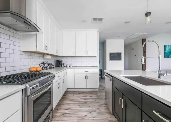 Walk To Old Town, Free Heated Pool W Waterfall Holiday home Scottsdale