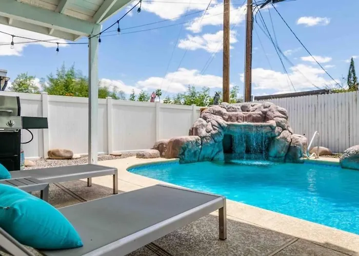 Holiday home Walk To Old Town, Free Heated Pool W Waterfall Scottsdale