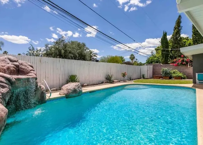 Holiday home Walk To Old Town, Free Heated Pool W Waterfall