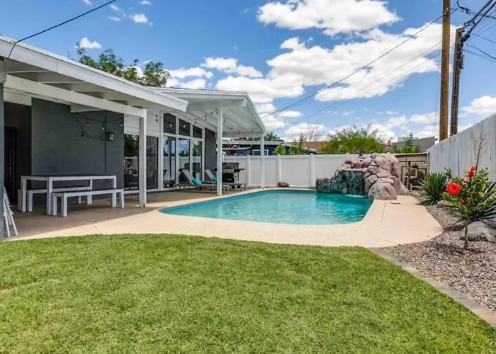 Walk To Old Town, Free Heated Pool W Waterfall Holiday home Scottsdale
